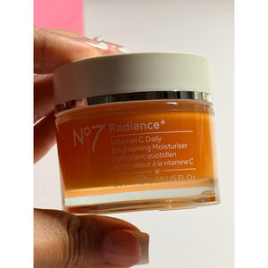 No 7 radiance vitamin c